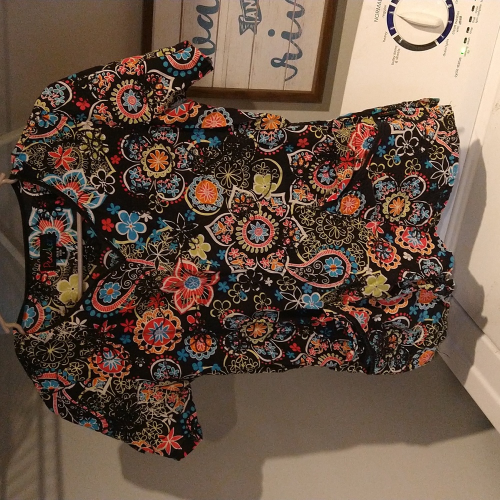 Women's scrub top brand Peaches small